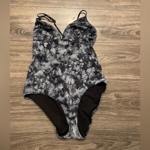 Athleta women’s swimsuit size L